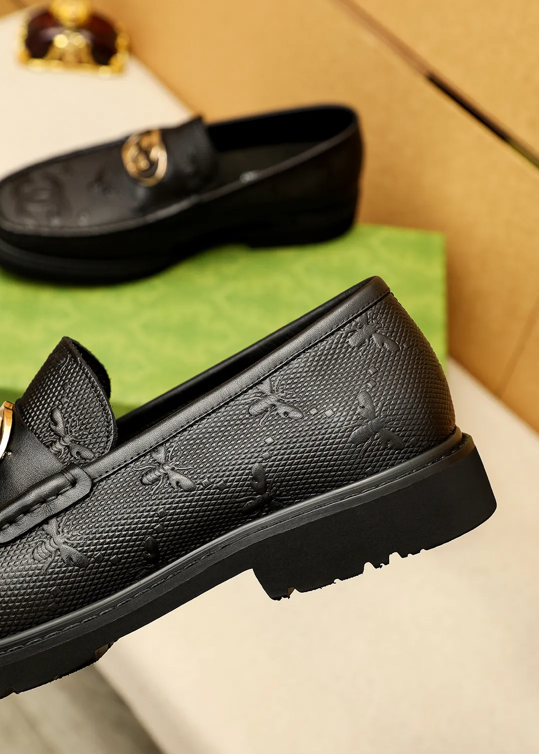 Men's shoes 💰520 💐 Product trademark: GUCCI "Gucci" casual leather shoes Regular size: 38-44 (45.46🉑️customized) Product materials: Selected imported first-layer calfskin embossed upper + classic hardware buckle, imported water-dyed cow leather lining. Strong three-dimensional visual effect, original outsole color: 1⃣️color optional